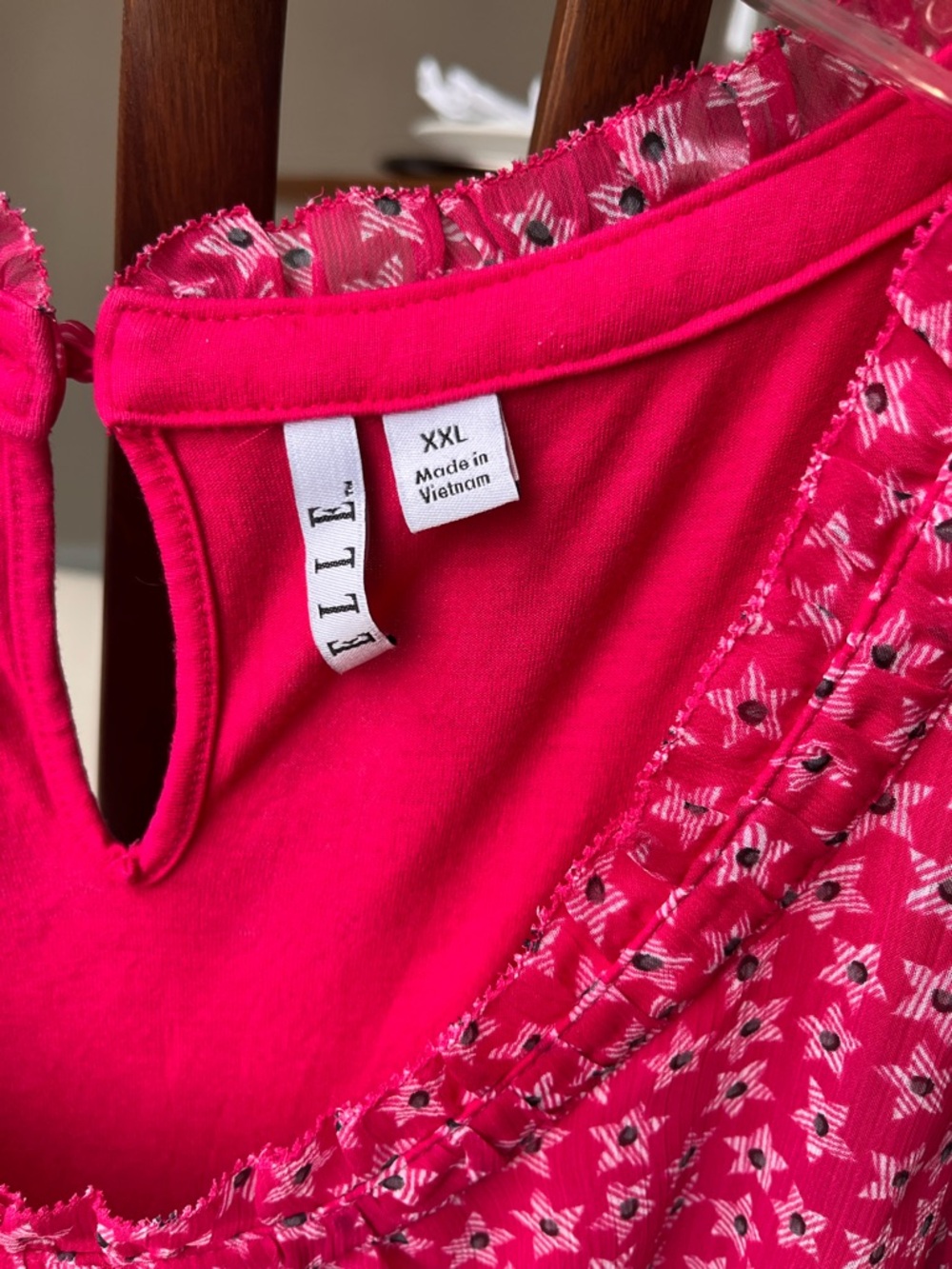 ELLE Fuchsia Star Print Sleeveless Top! Size XXL! Ruffle neckline! - Picture 3 of 9